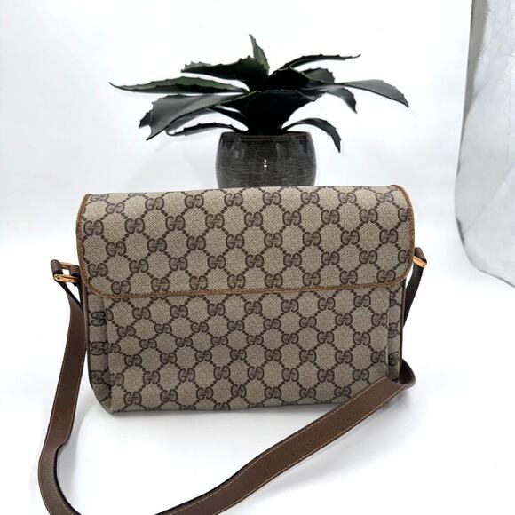 Gucci Vintage‎ GG Monogram Supreme Sherry Line Flap Adjustable Crossbody Bag - Picture 2 of 16